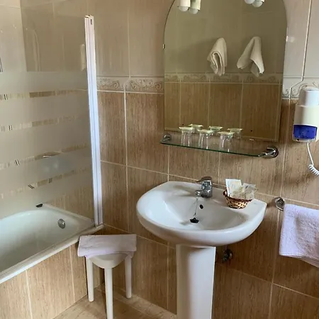 Tarull Hotell 2*